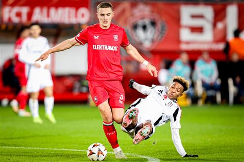 Twente contre JK Besiktas