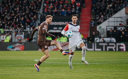 St. Pauli contre Eintracht Francfort