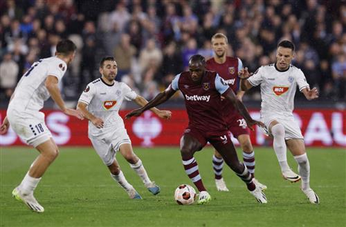 Bakatopola contre West Ham United