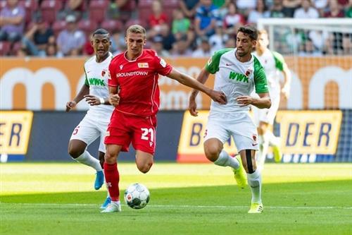 B. Bayer Leverkusen contre Union Berlin