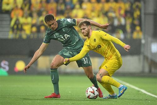 Bodo Grimmt contre Tottenham Hotspur