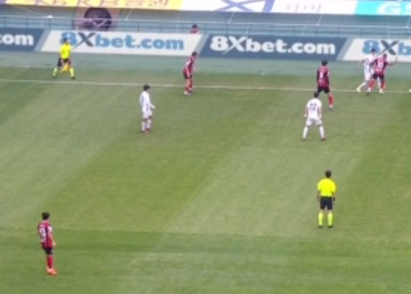 Mi-temps de la K-League coréenne: Kim Gun-hee a marqué avec un balayage, Gangwon temporairement 1-0 à Séoul