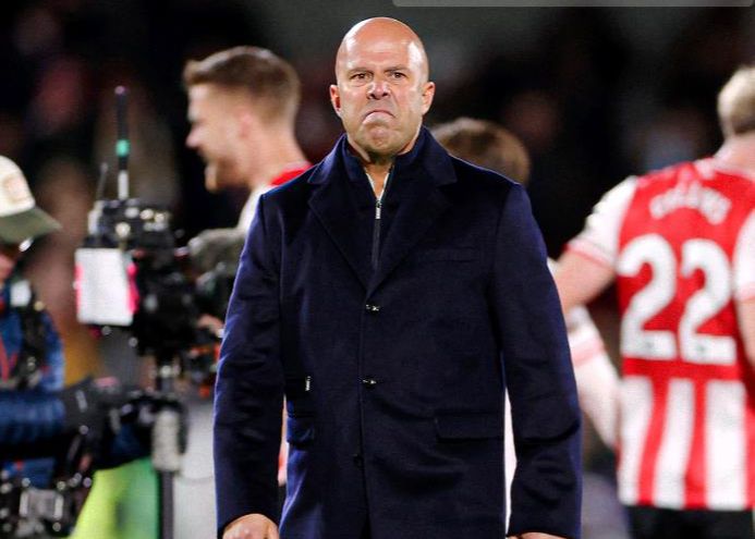 Slaughter : L'équipe a encaissé trop de buts et il était impossible de gagner. Ils n’ont même pas bien fait les bases.