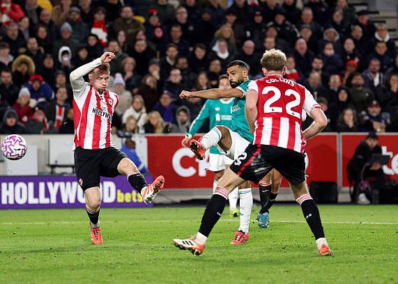 Statistiques de Salah contre Bees: 4 tirs, 2 buts, 1 but, 1 passe clé, 3 erreurs