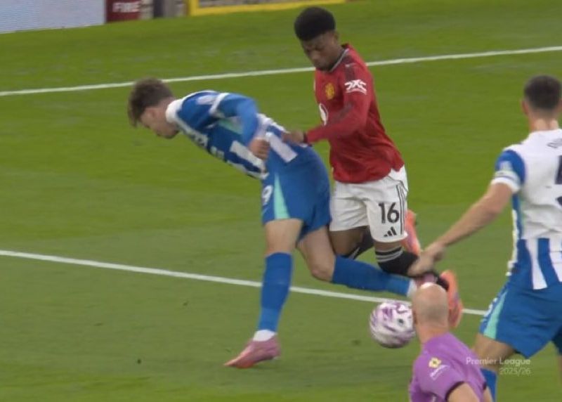 L'explication officielle de la Premier League était qu'Amad avait été renversé dans la zone des trois secondes et qu'aucun penalty n'avait été accordé : De Kuyepé avait touché le ballon en premier.