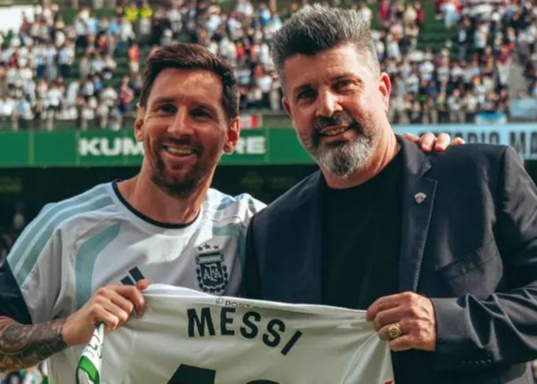 Patron d'Elche : Merci beaucoup à l'équipe argentine d'être venue s'entraîner et bienvenue à Messi pour rejoindre l'équipe à l'avenir