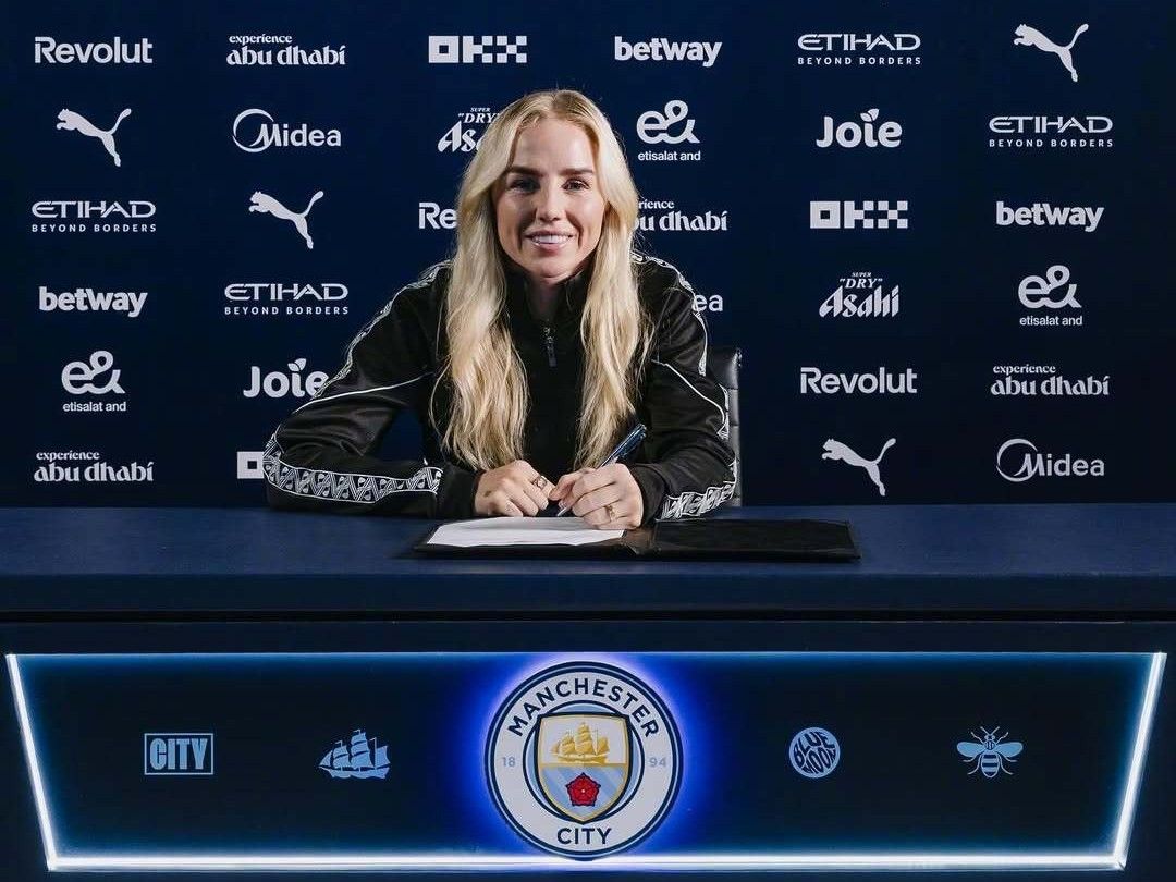 Officiel: Greenwood, 32 ans, renouvelle son contrat avec l'équipe féminine de football de Manchester City jusqu'en 2027