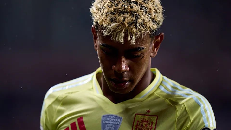 Officiel espagnol : Yamal n'a pas communiqué avec le médecin de l'équipe et a subi une intervention chirurgicale et se retirera de l'équipe nationale actuelle