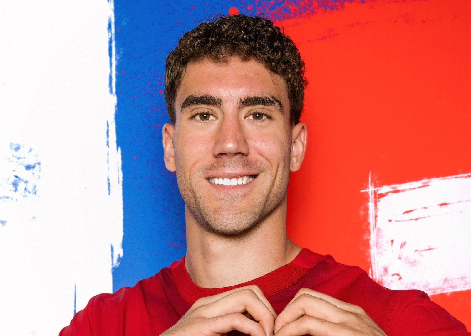 Médias italiens : Vlahovic a subi une tension aux adducteurs et a raté le match contre la Lettonie