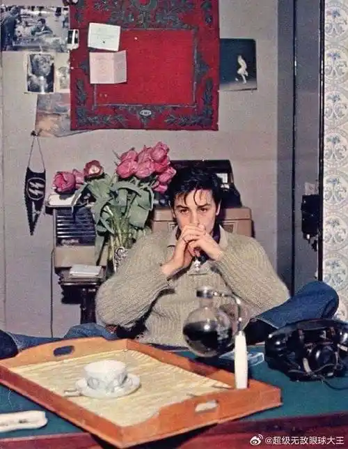 6686体育首席作者Gale