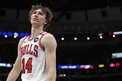 La sensation de contrôler le ballon est glaciale ! Buzelis & Okoro ont marqué 0 sur 9 à la mi-temps et n'ont marqué que 1 point