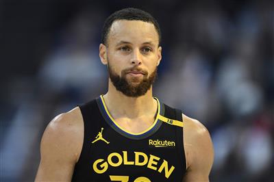 Curry : 2 victoires et 1 défaite, ce n'est pas mal vu le calendrier serré du début de saison. Il faut toujours tester la composition en début de saison.