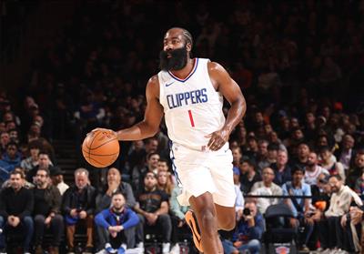 Léger et à main levée ! Harden a marqué 30 points sur 8 tirs sur 11, 7 rebonds et 7 passes décisives et 5 sur 6 à trois points.