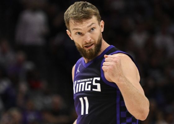 La mise en page clé du suivi est le dernier plan! Sabonis a marqué 12 points et pris 12 rebonds sur 6 tirs sur 9.