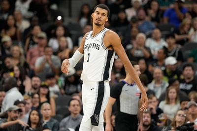 Quel dommage! Pour la troisième fois de sa carrière, Bunyama a raté un triple-double en raison d'un blocage manqué.