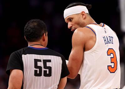Il a froid lors de la manipulation du ballon, mais il apporte une grande contribution lors de la récupération des rebonds ! Hart est revenu au jeu et n'a marqué que 2 points sur 1 tir sur 8 et a récupéré 14 rebonds