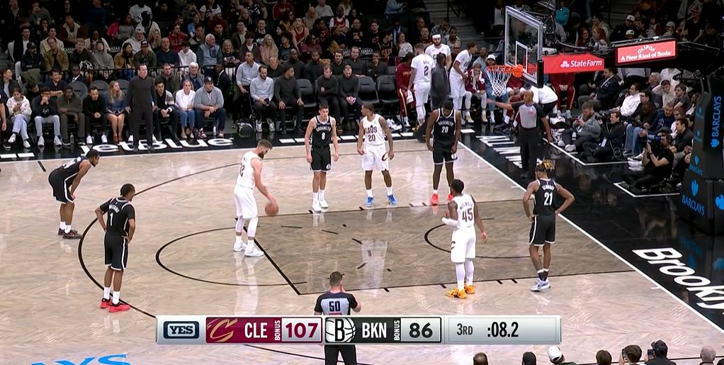 Les Cavaliers ont marqué 45 points avec 9 paniers à trois points en un seul quart-temps et menaient les Nets de 22 points à la fin du troisième quart-temps.