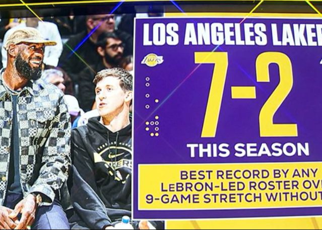 Les Lakers ont débuté avec 7 victoires et 2 défaites, soit le meilleur bilan de la carrière de LeBron lorsqu'il a raté 9 matchs.