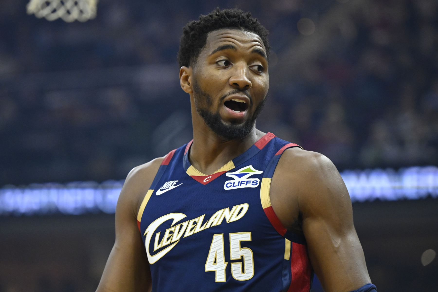 Les 40 points et 5 buts sur le terrain à trois points de Mitchell sont passés à 13 matchs, dépassant LeBron pour devenir le premier de l'histoire des Cavaliers.