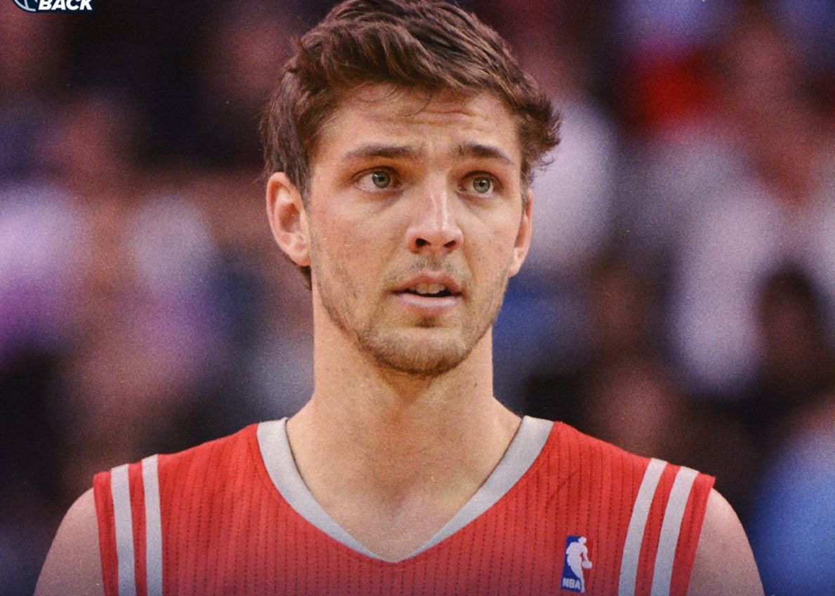 Parsons : J'ai été testé physiquement en portant des bracelets de cheville et deux ou trois paires de chaussettes, et je mesurais un pouce de plus.