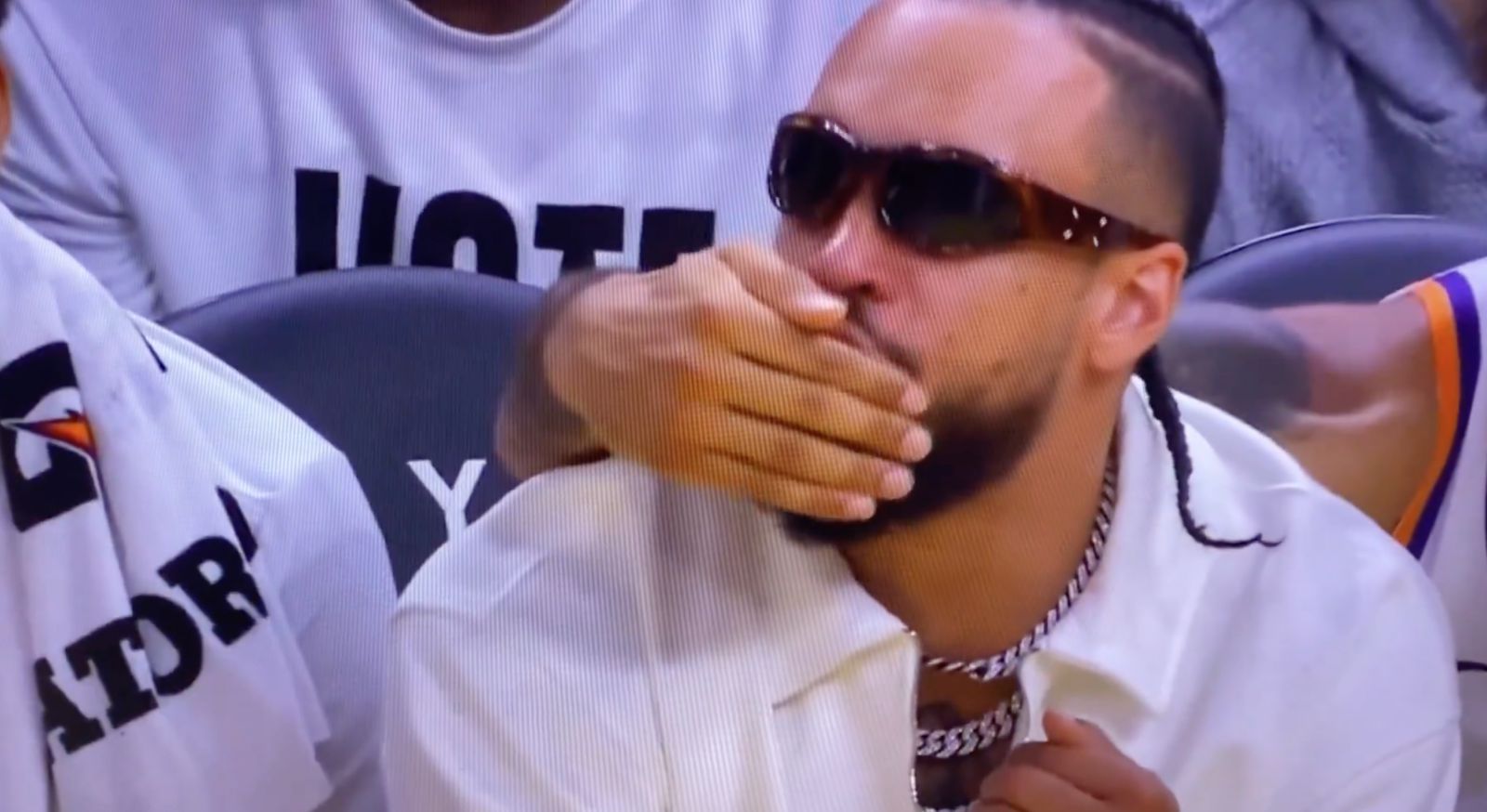 Booker : Dillon a admis après le match que manger du T sur le banc était égoïste et nous ne nous attarderons pas là-dessus