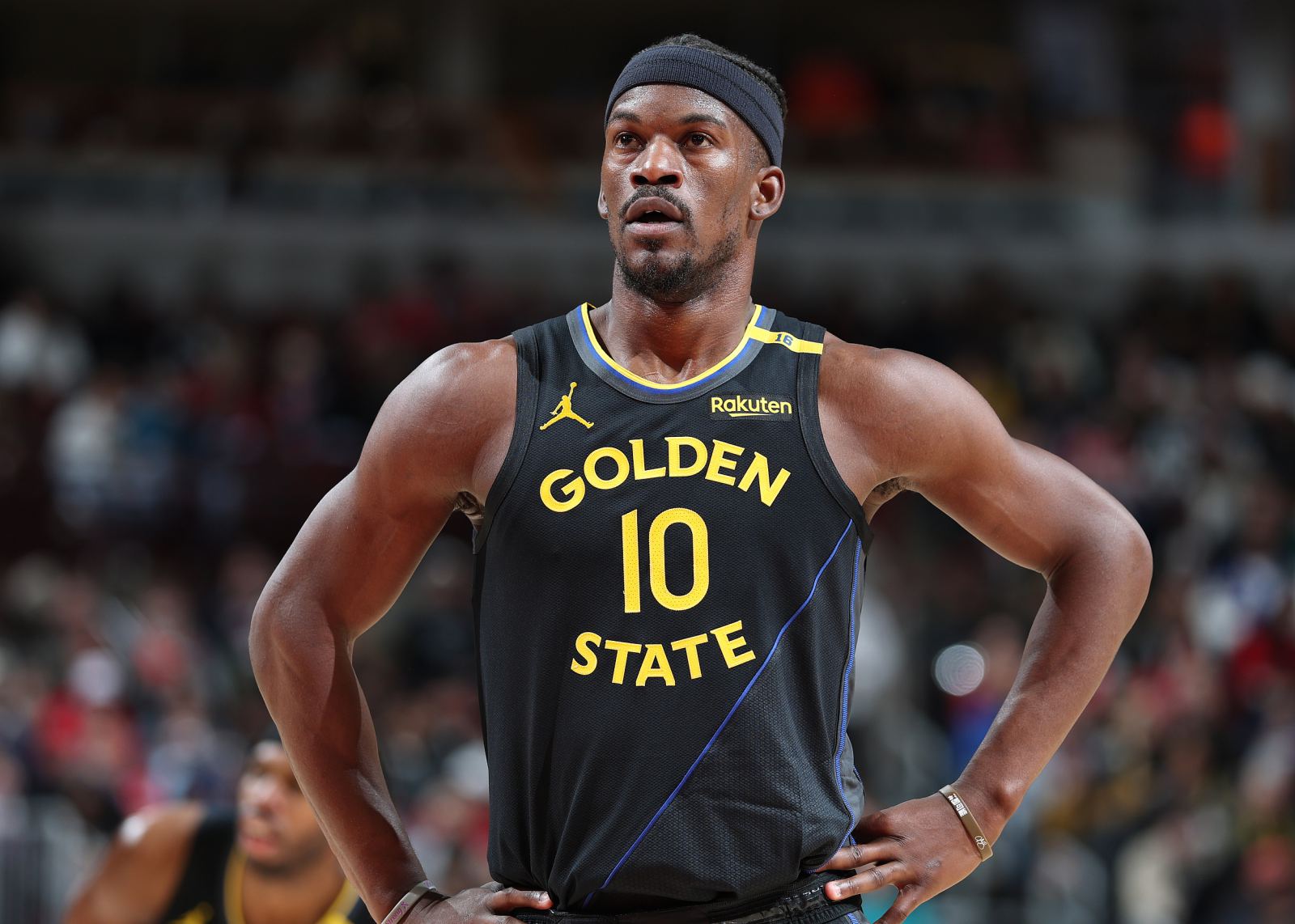 Cole : Butler a mal au dos et doute de pouvoir jouer demain. Il doit également surveiller sa condition physique pour poursuivre son rêve.