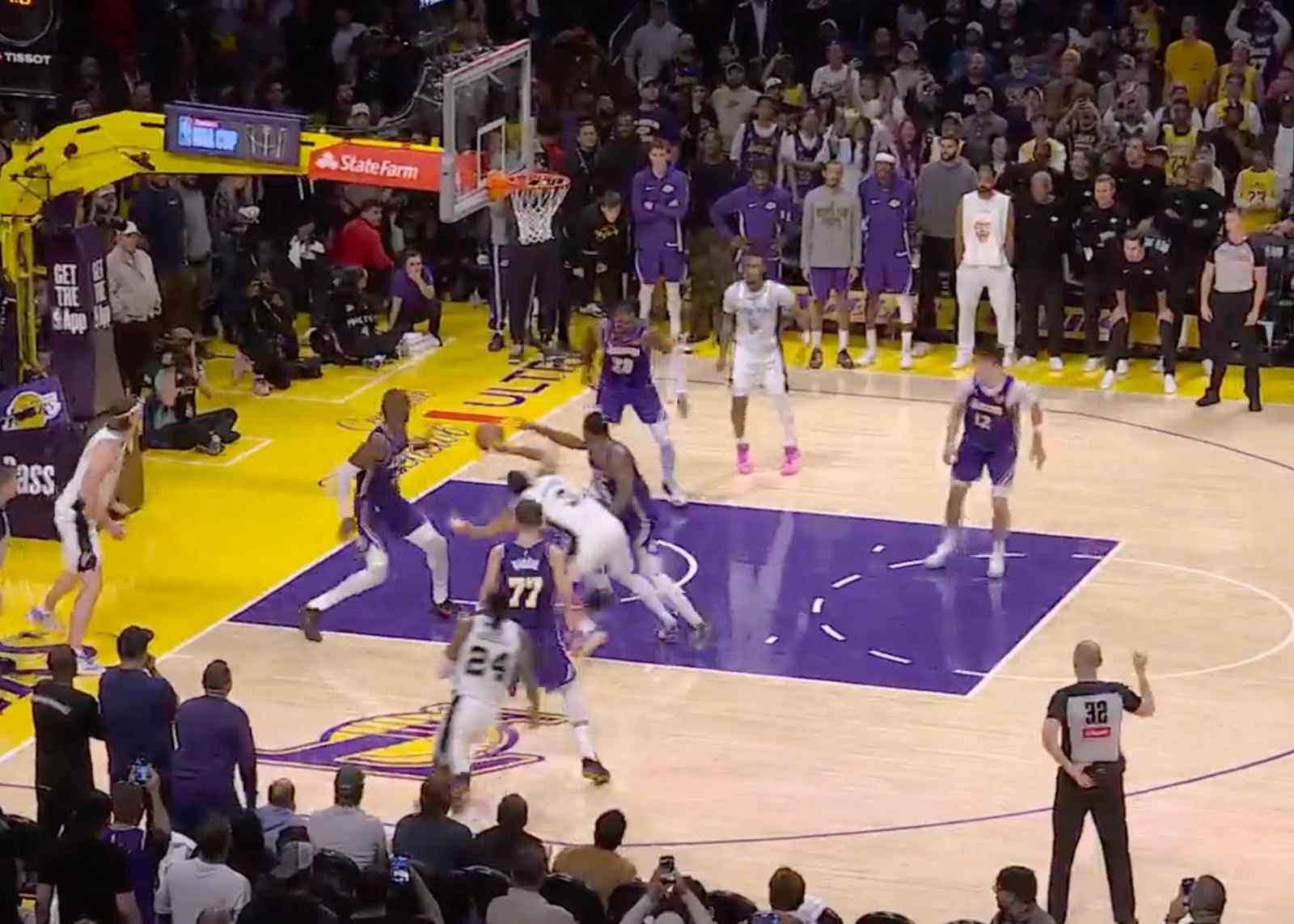 Rapport de l'arbitre Lakers vs Spurs: le ballon a été expulsé hors des limites au cours des 0,4 dernières secondes par Keldon