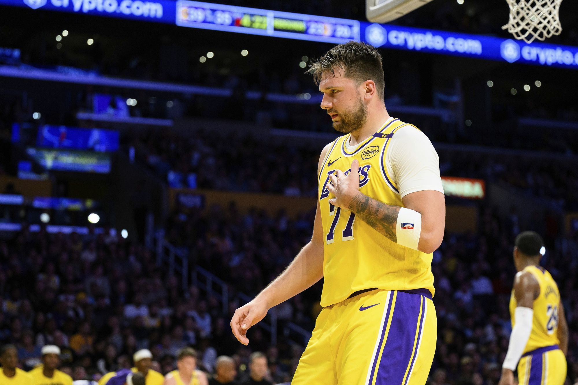 Le statut concurrentiel est au ralenti ! Doncic & Reeves n'ont marqué que 32 points et commis 9 erreurs