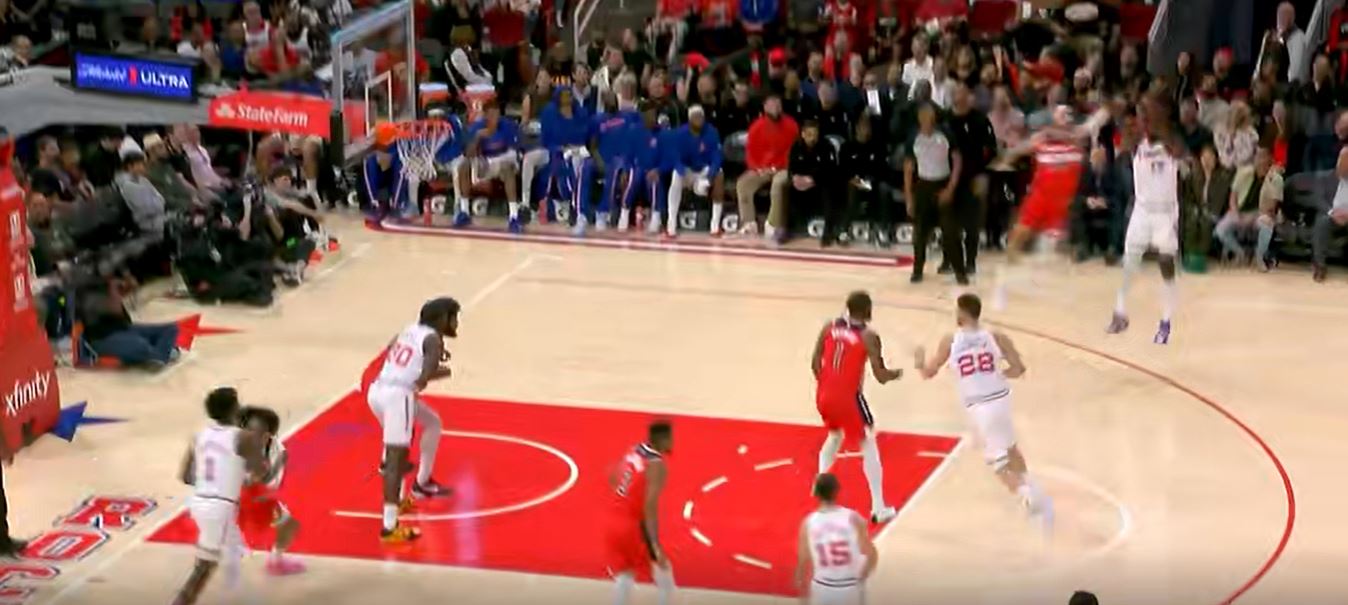 Pleine puissance de feu ! 4 joueurs des Rockets ont marqué à deux chiffres à la mi-temps et ont marqué 81 points à la mi-temps