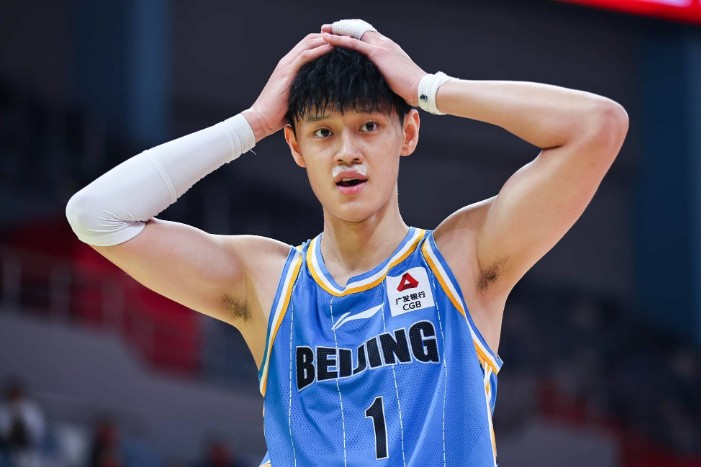 Personne médiatique : Zeng Fanbo a été approché jusqu'à présent par 5 équipes de la NBL et lui a fait des offres.