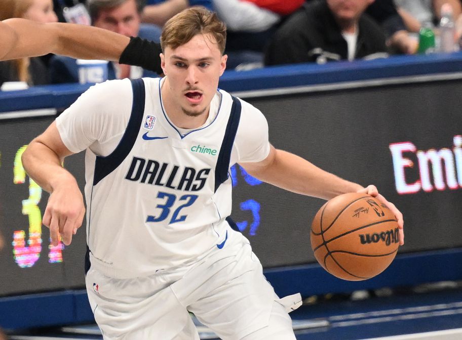 Flagg n'a perdu que 8 matchs au lycée et à l'université combinés, et en a perdu 9 en 12 après avoir rejoint les Mavericks.