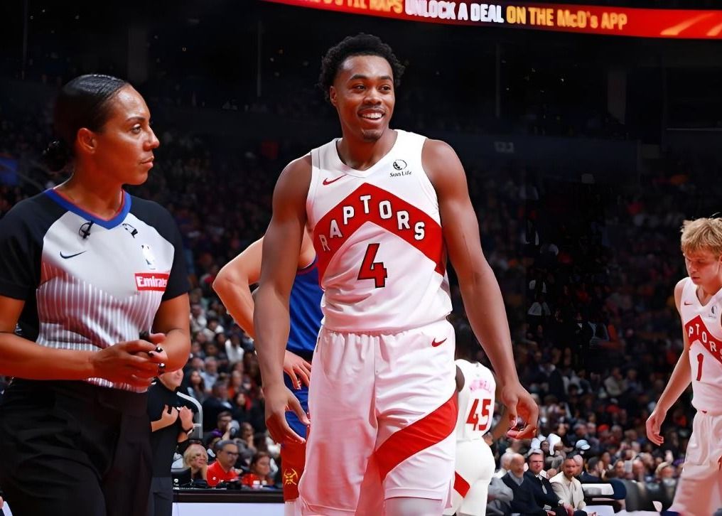 Barnes compte au moins 1 interception et 1 bloc en 9 matchs consécutifs, à égalité avec Carter pour la plus longue séquence de l'histoire de l'équipe.