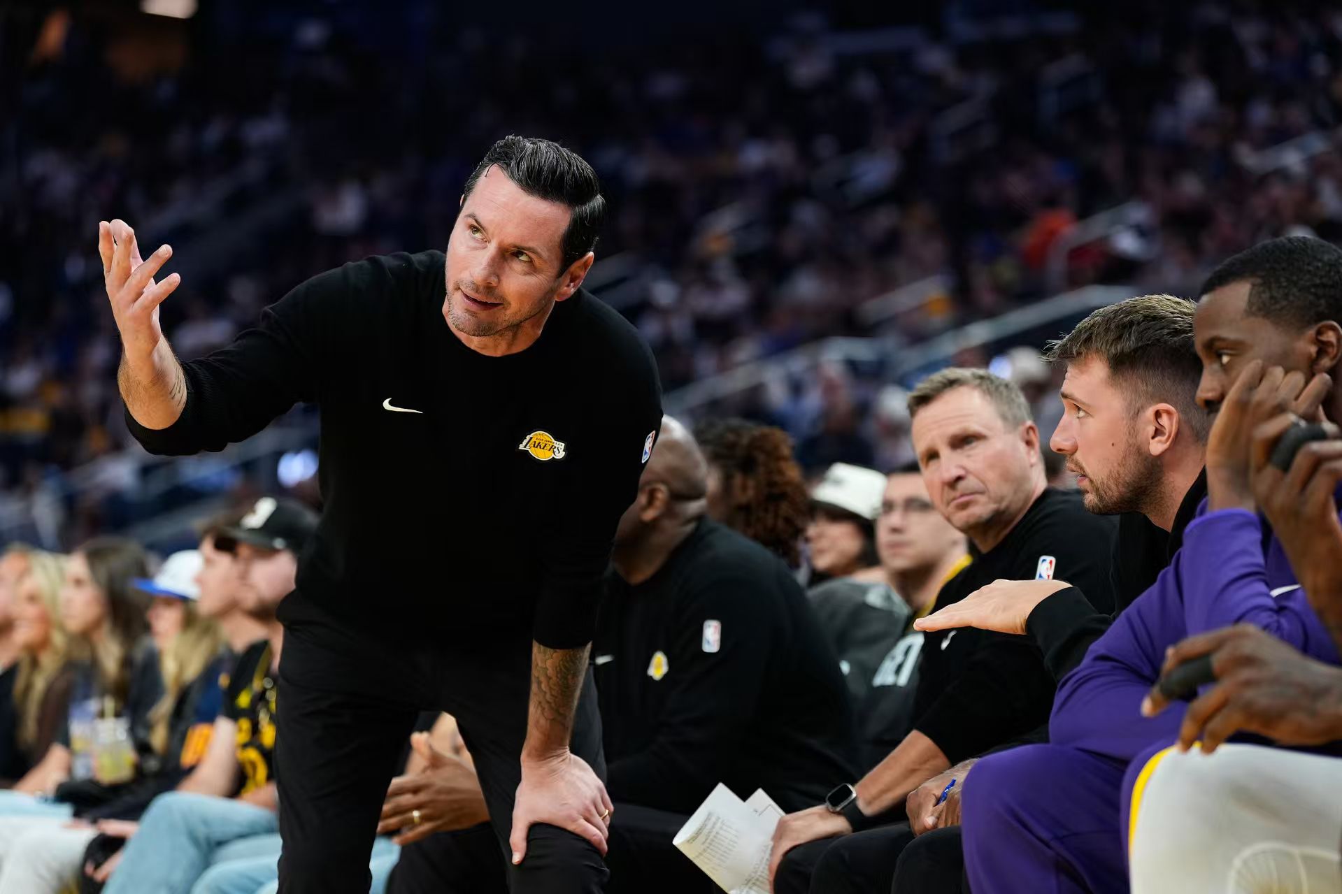 Les cinq joueurs des Lakers ont marqué à deux chiffres lors d'une victoire à l'extérieur contre les Pélicans. Redick:Tous les membres devraient jouer dans des matchs consécutifs