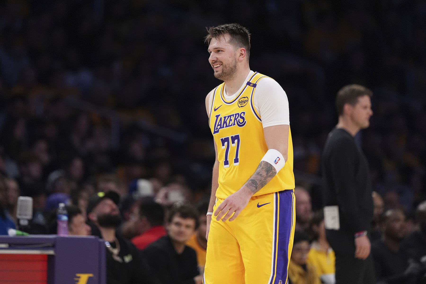 Arènes : Les Lakers ont demandé Luka aux Mavericks afin d’augmenter leur valorisation, et toutes les équipes ont ainsi augmenté leur valeur.
