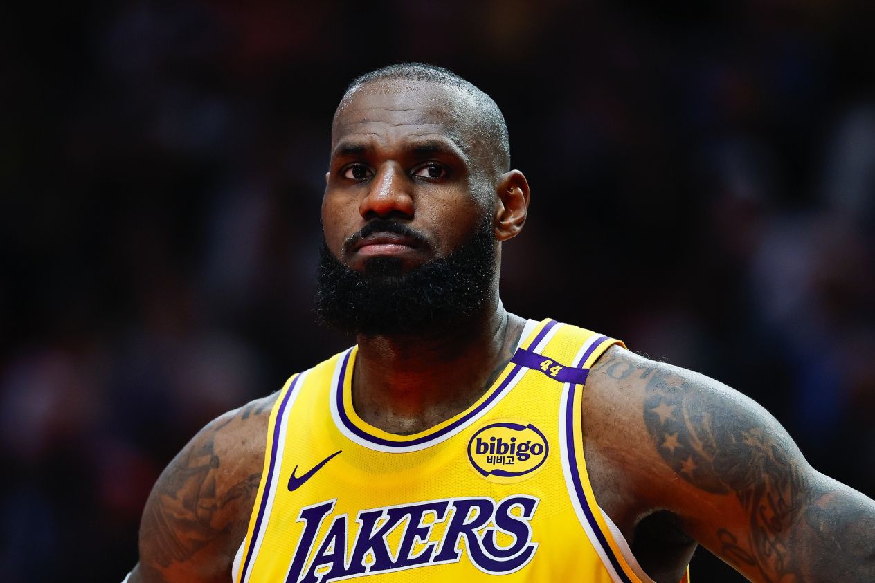 Wade : La formation sans James permet aux Lakers de voir l'avenir, mais il serait trop hâtif de dire qu'ils n'ont pas besoin de lui maintenant