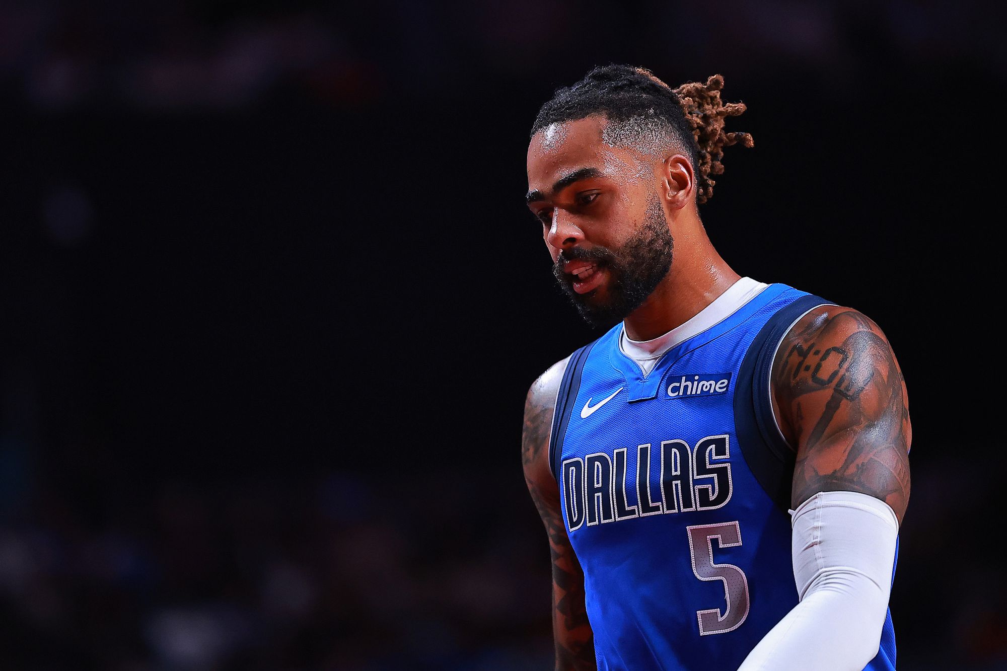 Il est temps de vous dégourdir les hanches pendant la bataille décisive ! Russell a marqué 28 points sur 11 tirs sur 24, 6 rebonds et 5 passes décisives.