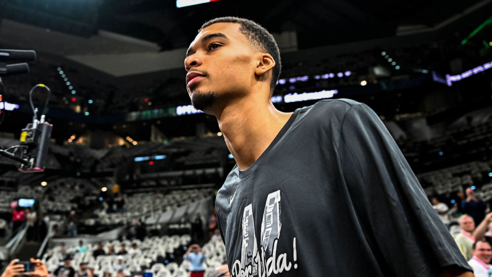 Wenbanyama a marqué 10 points et récupéré 1 rebond dans la mi-temps, établissant un nouveau plus bas en rebonds pour la première moitié de la saison.