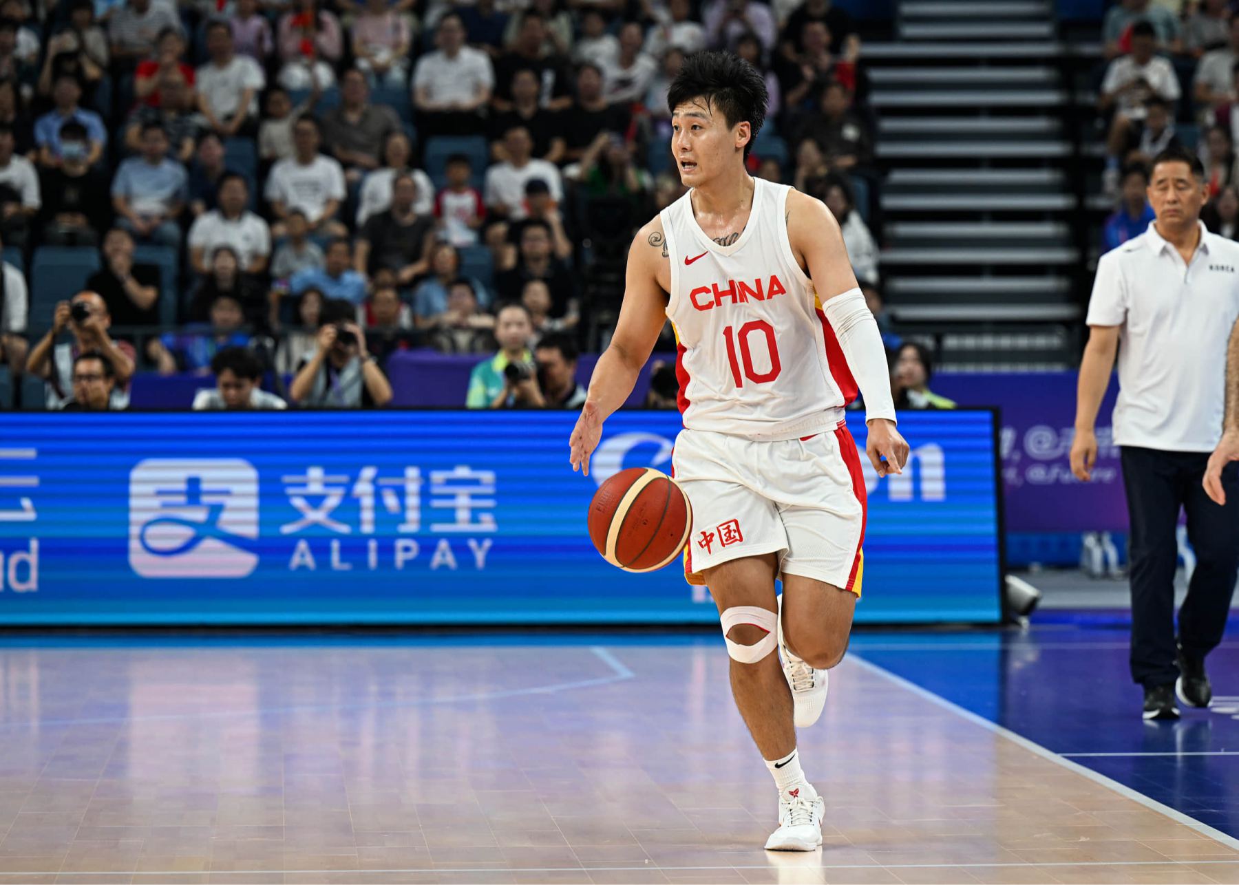 Unissez vos pensées et recommencez! L'équipe masculine chinoise de basket-ball organise un camp d'entraînement